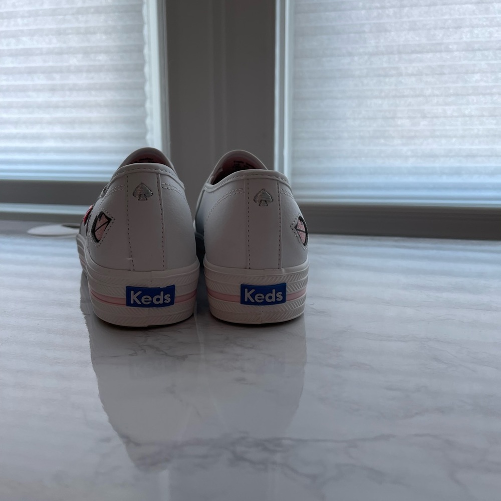 Keds by Kate Spade NWOB Triple Kick Leather Slides with Lips size 7.5 w/5.5 kids - Picture 4 of 8